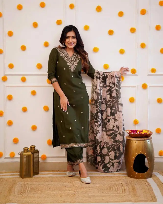 Women Viscose Rayon Kurta Pant Dupatta Set