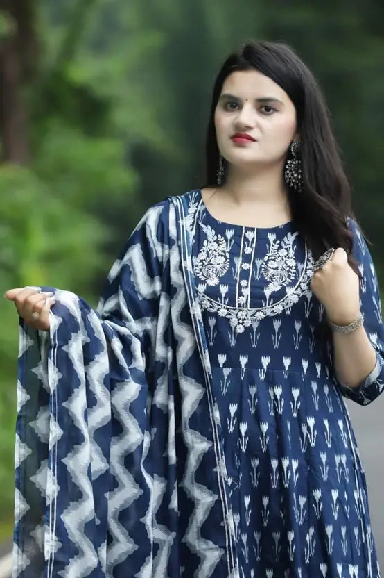 Women Viscose Rayon Kurta Pant Dupatta Set