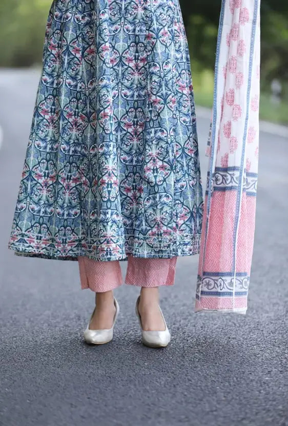 Women Viscose Rayon Kurta Pant Dupatta Set
