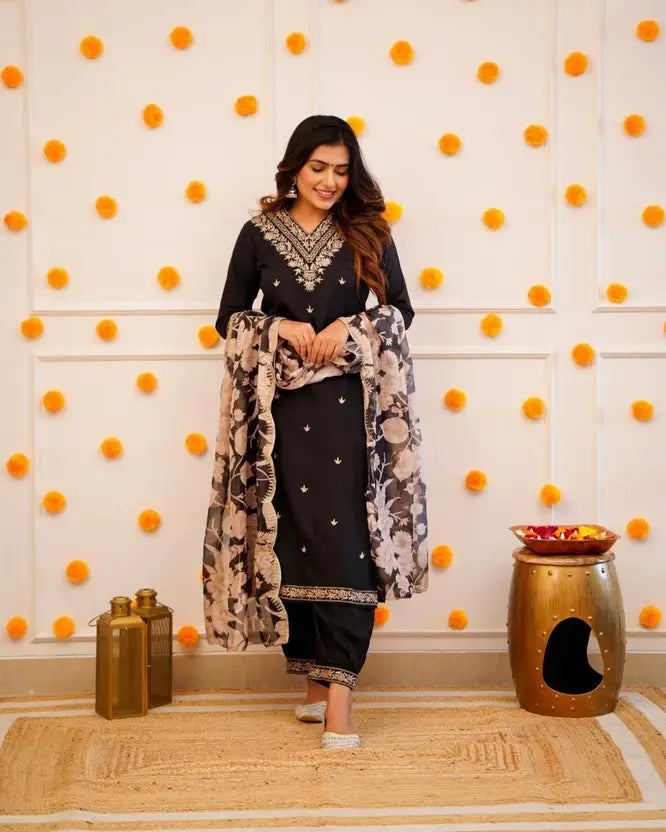Women Viscose Rayon Kurta Pant Dupatta Set