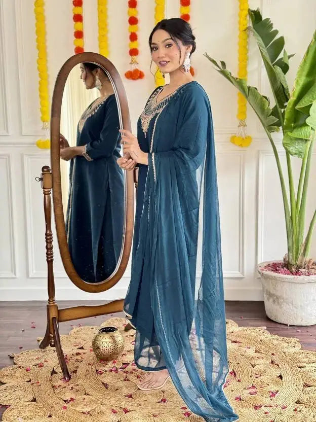 Women Kurti Pant Dupatta Set